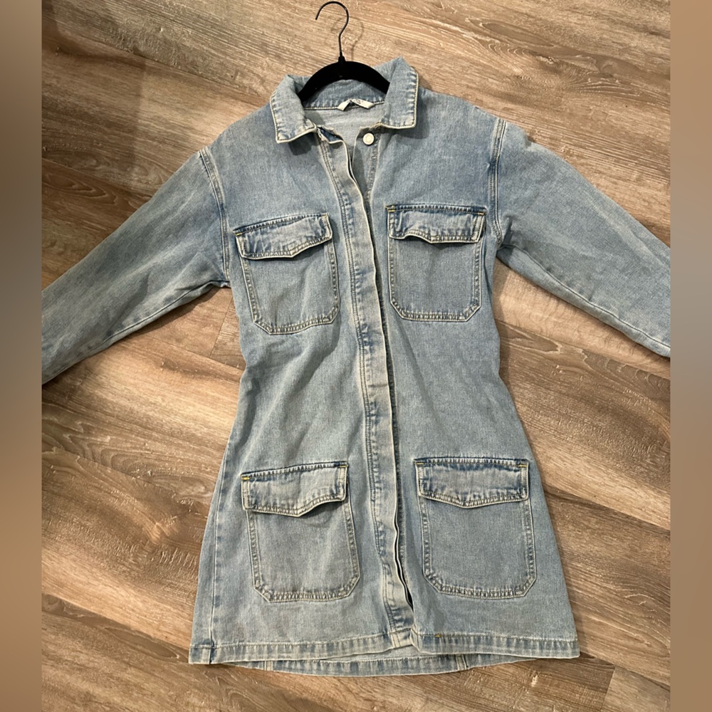 Stylish Denim Jacket with Pockets